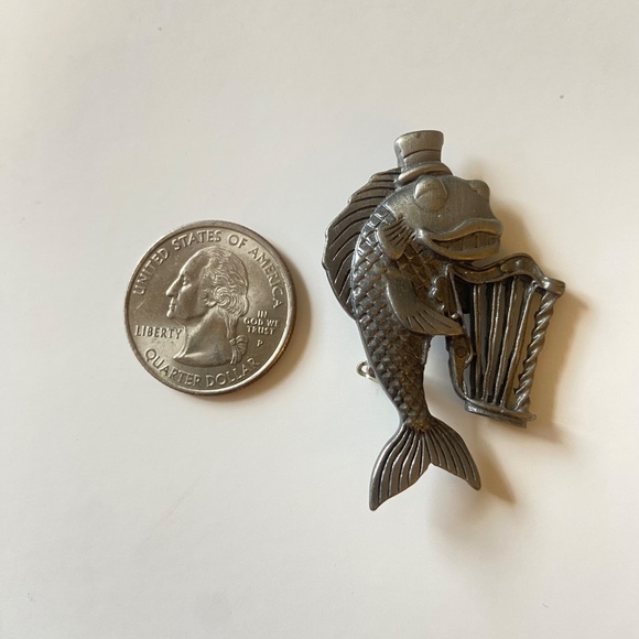 Vintage Fish & Harp Silver Tone Brooch Pin Jewelry Retro Cartoon MCM - Picture 6 of 6